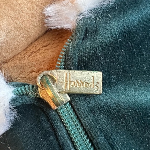 HARRODS Vintage 2001 Holiday Teddy Bear Green Velvet Jacket & Fuzzy White Trim - Picture 6 of 9